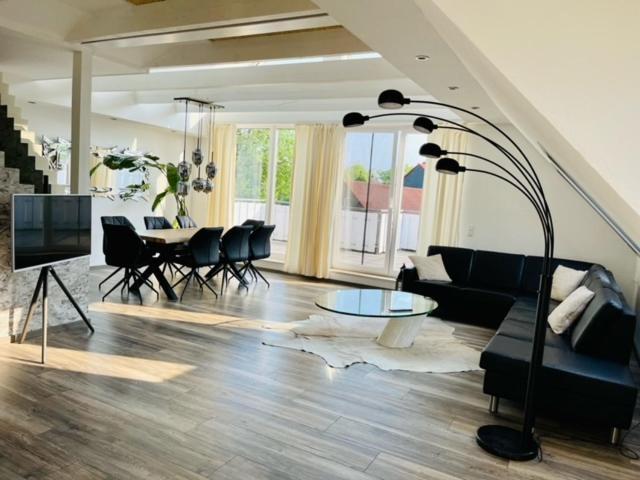 Apartment 160Qm 5 Schlafzimmer 1 Wohnzimmer Terrasse Und Balkon Wilhelmshaven Bagian luar foto
